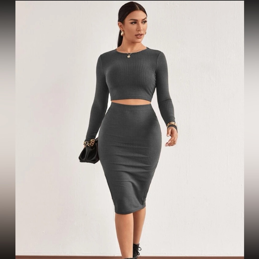 Two piece long sleeve midi skirt grey size 8/10 L